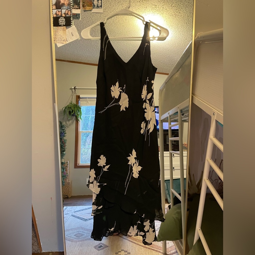 Jessica Howard, petite, 90’s, floral, black and white dress.